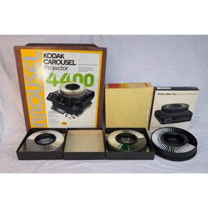 Kodak Carousel 4400 Projector 4 Trays 35mm Slides Remote Mixed Lot Powers On